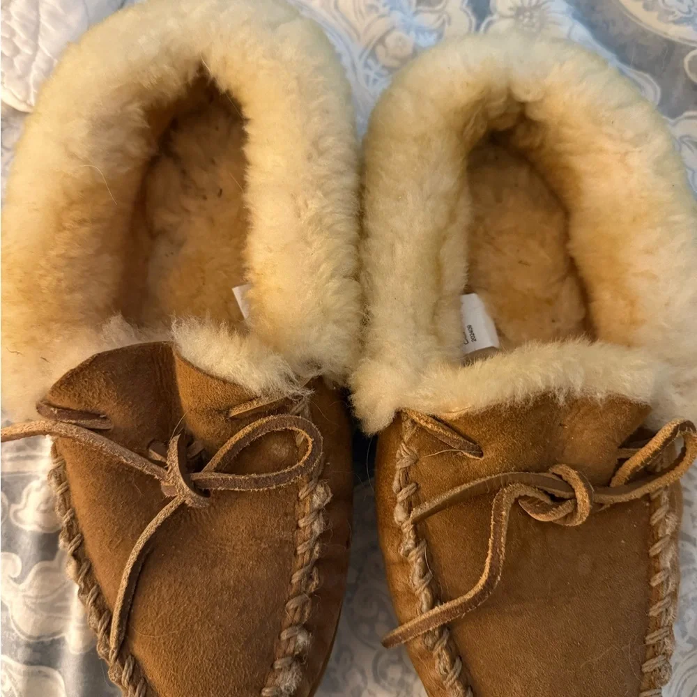 LL Bean Sheepskin-Lined Slipper - Picture 1 of 4